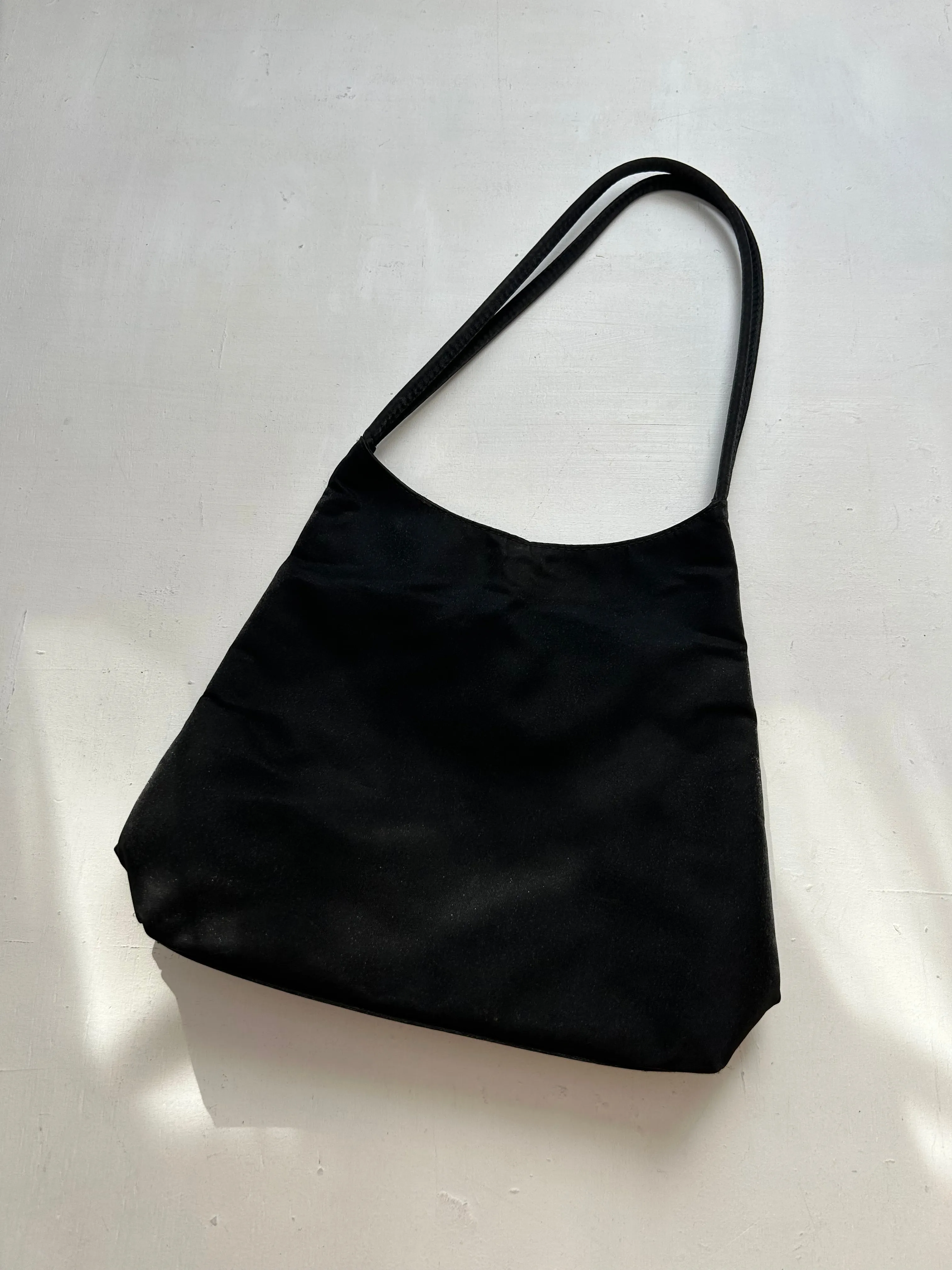 Black y2k vintage minimalist shoulder bag