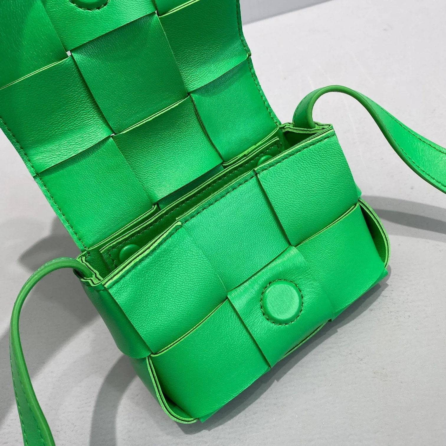 BV Candy Cassette Green, For Women, Bags 4.7in/12cm 666688VMAY13722