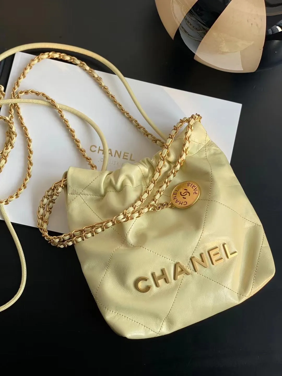 CC702 CHANEL 22 Mini Handbag / HIGHEST QUALITY VERSION / 7.8 × 7.4 × 2.3 in