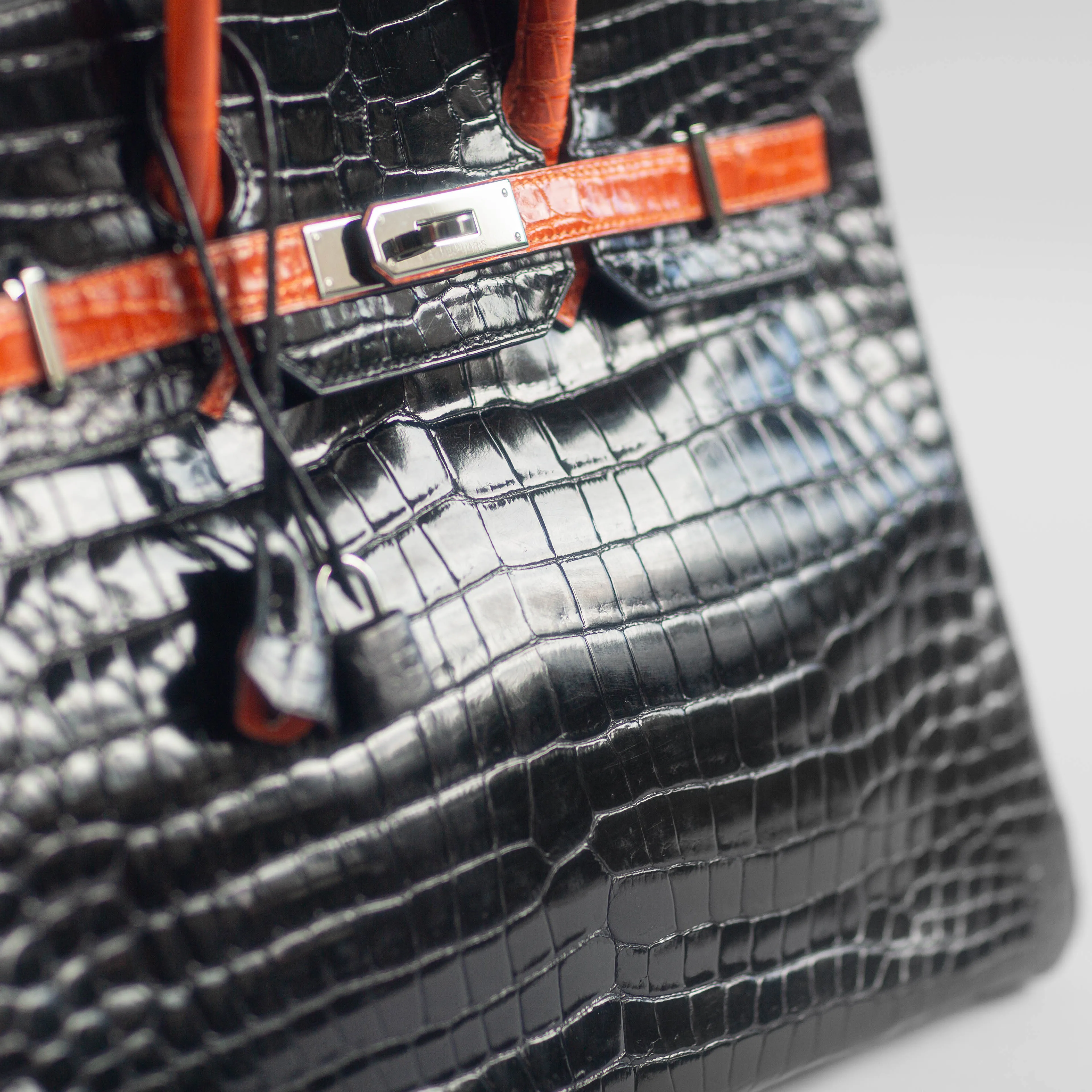 HERMÈS - BIRKIN 35 LIMITED EDITION HANDBAG IN BLACK AND ORANGE SHINY POROSUS CROCODILE WITH RUTHENIUM HARDWARE