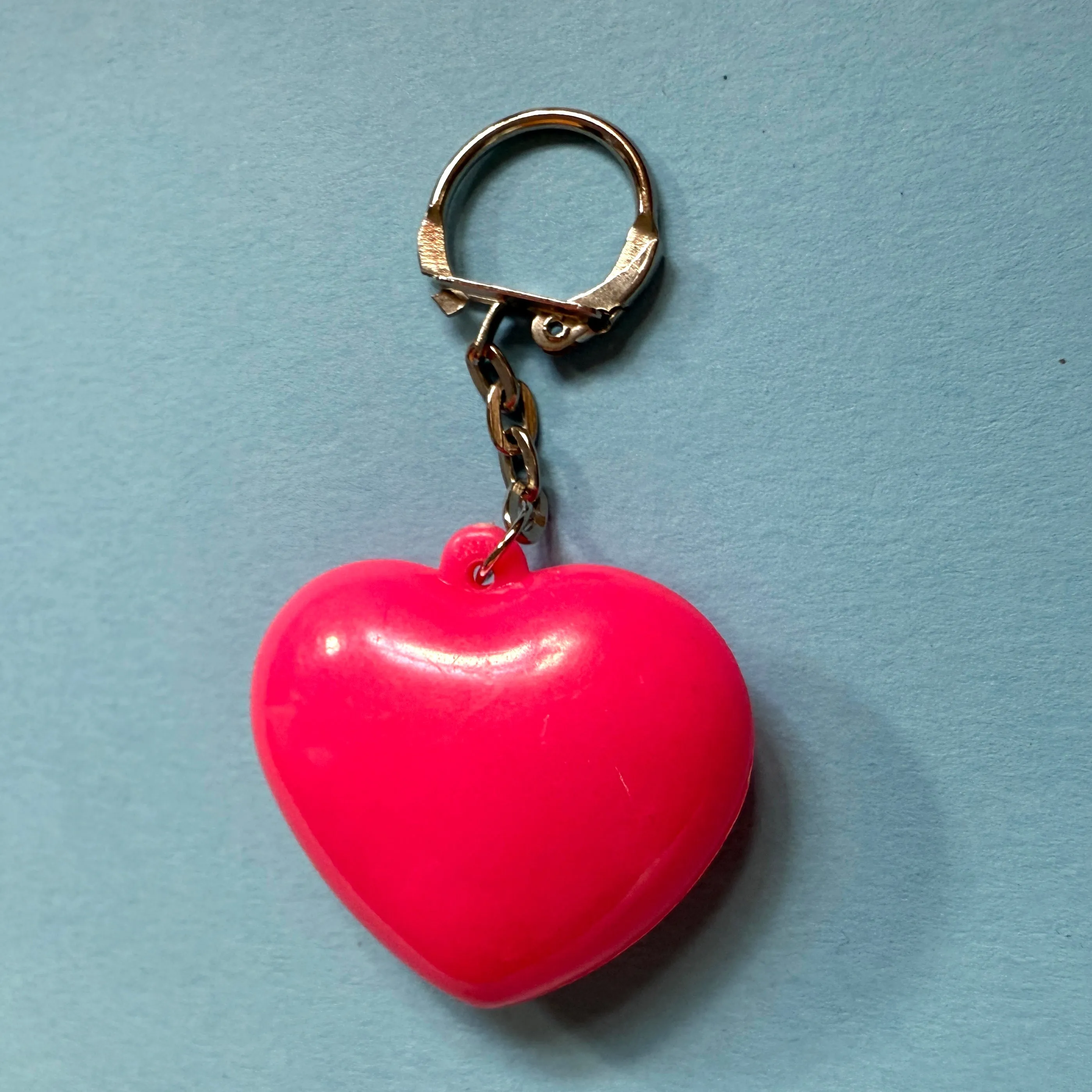 Neon 80s mini pink grumpy heart charm