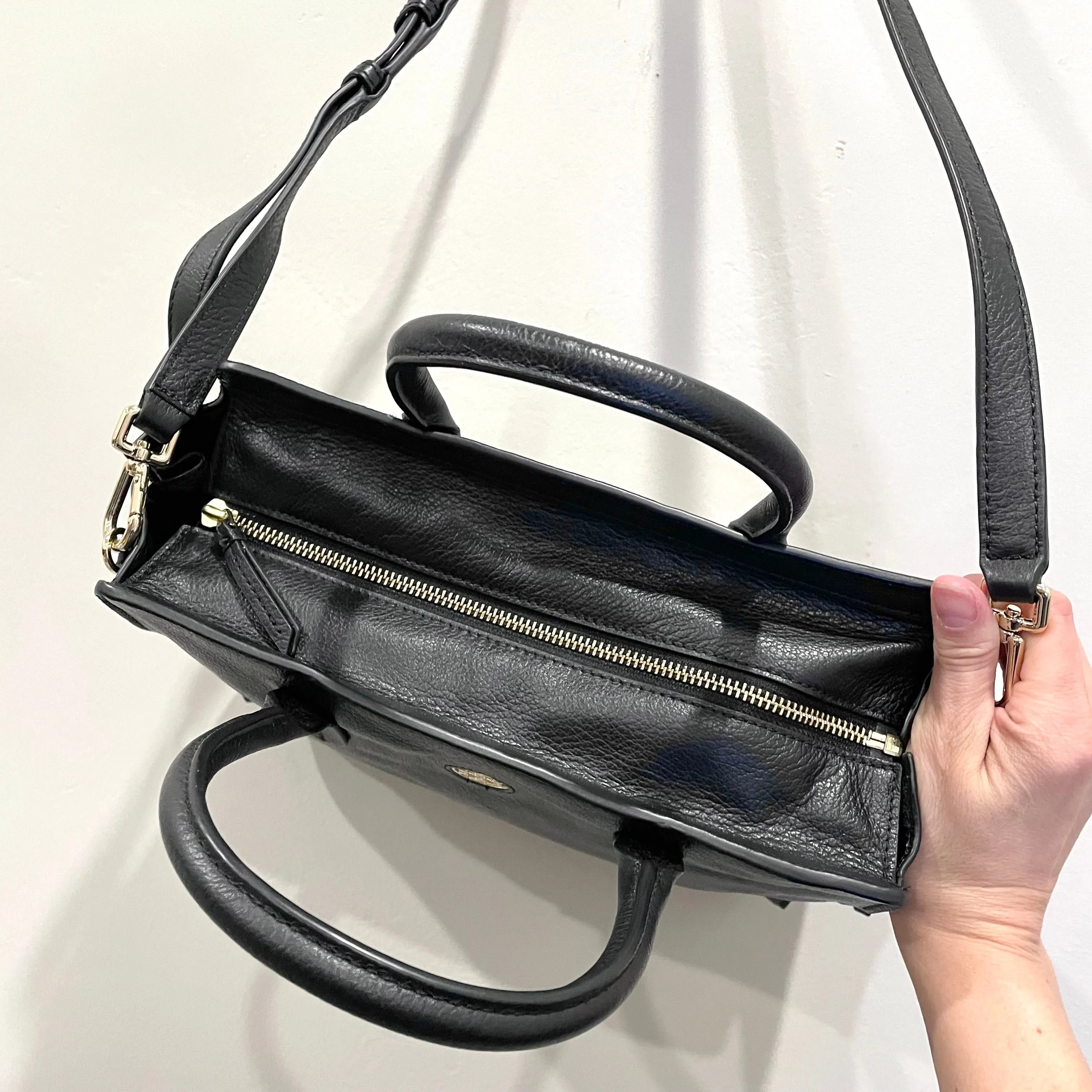 Pebble Leather Zip Expandable Purse