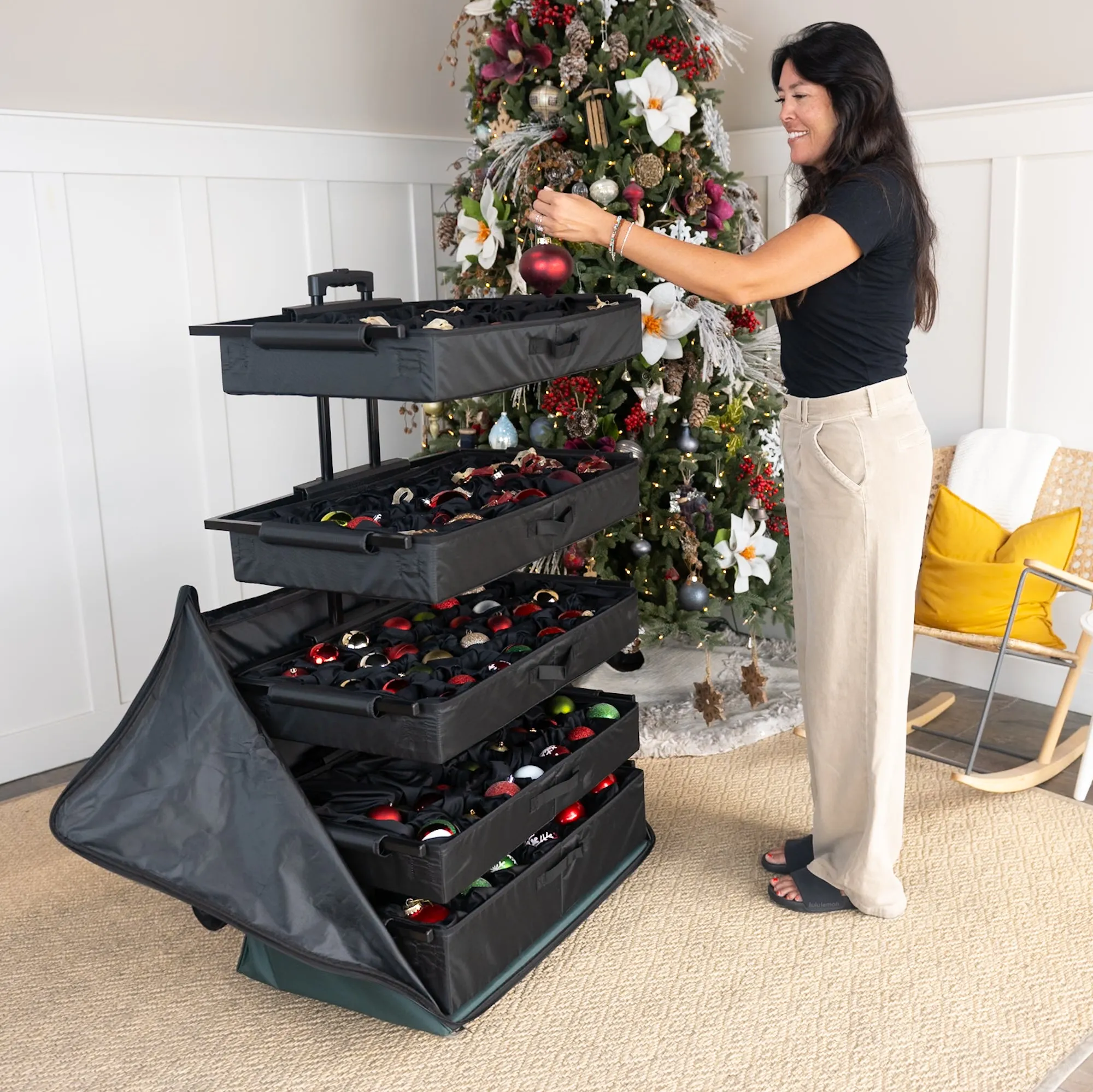 Telescoping Adjustable Ornament Storage (120  Ornaments)